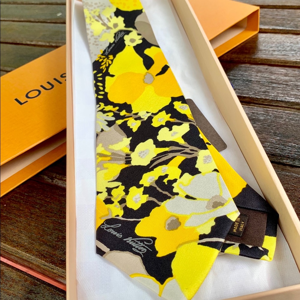 🌴VIBRANT🌴🆕🌼💯🔥LOUIS VUITTON LIMITED BLK YELLOW FLORAL VIBES MOTIF TIE🔥 - Picture 7 of 17